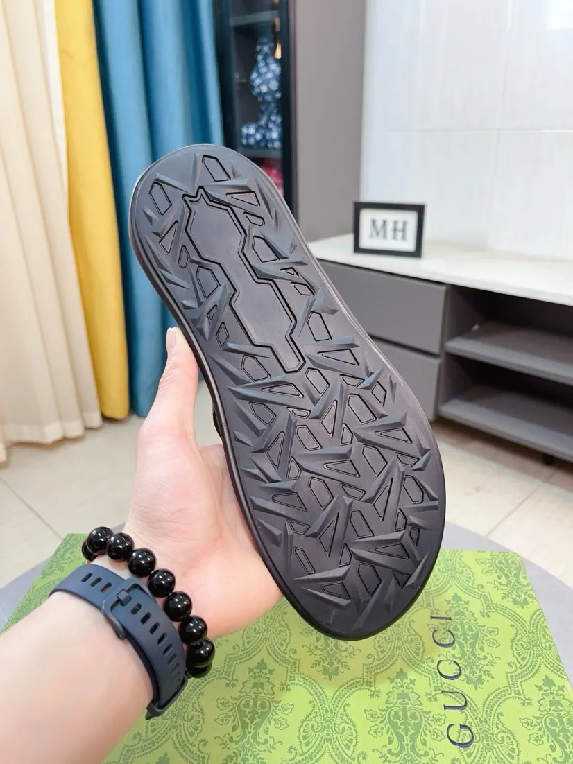 Men's shoes 💰260🌹🌹 (gucci-Gucci) New men's slippers, high-end boutique, made of cowhide, with exquisite embossed logo decoration on the upper, fine workmanship, super soft soles, casual, loose and comfortable, a must-have in summer! \nsize：38-44
